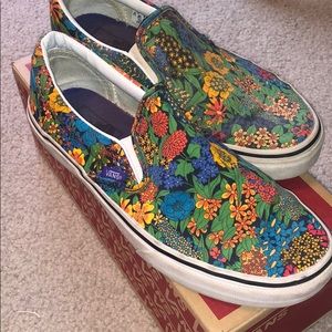 Women’s 8.5 flower vans.